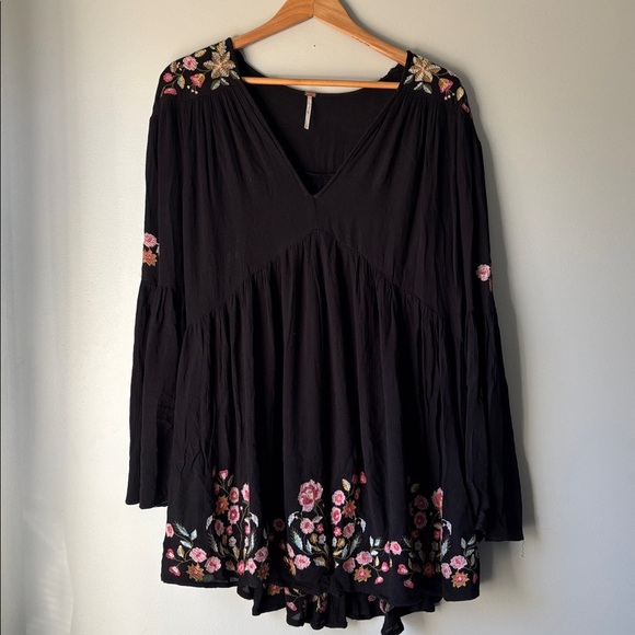 Free people Ti Amo black Floral embroidered mini Dress Size S - Picture 4 of 10